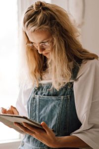 Künstlerin Mirasdiy